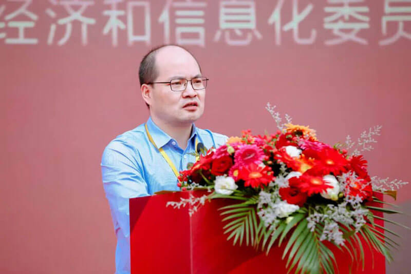 上海市經(jīng)濟(jì)和信息化委員會(huì)副主任劉平發(fā)表致辭.jpg 上海市經(jīng)濟(jì)和信息化委員會(huì)副主任劉平發(fā)表致辭.jpg